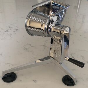 Vintage Saladmaster Hand Crank Food Processor 5 Cone Attachments USA